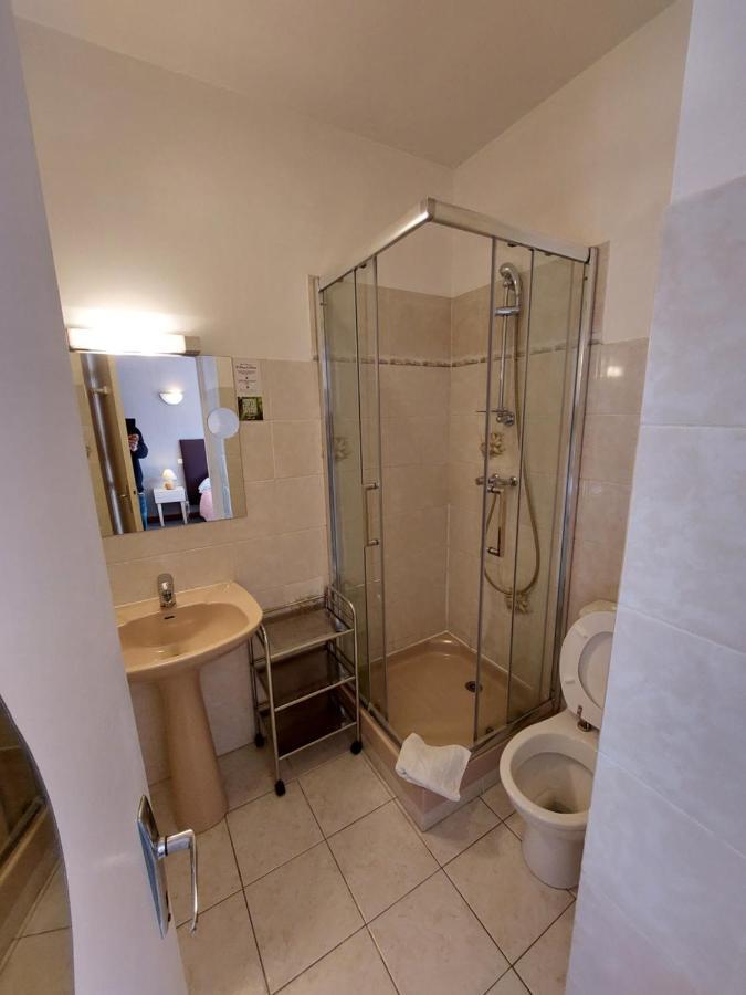 L'Accent - Hotel 2 Etoiles Et Restaurant - Logis Hotels Astaffort Eksteriør bilde