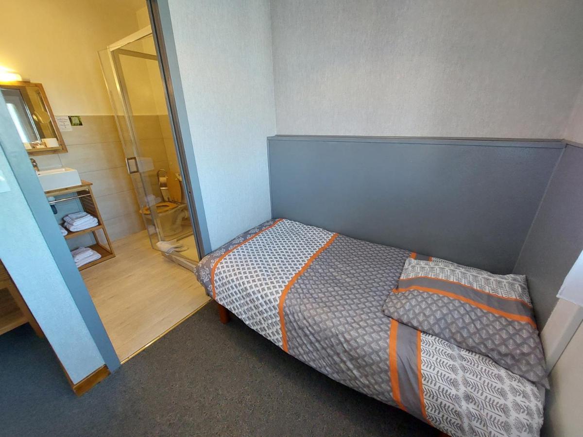 L'Accent - Hotel 2 Etoiles Et Restaurant - Logis Hotels Astaffort Eksteriør bilde